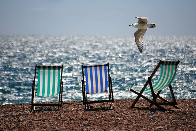 data/deckchairs-355596_640.jpg