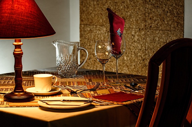 data/dinner-table-444434_640.jpg
