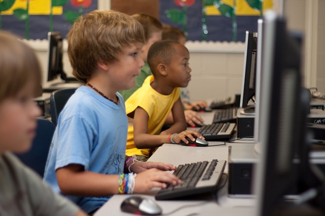 data/students-99506_640.jpg