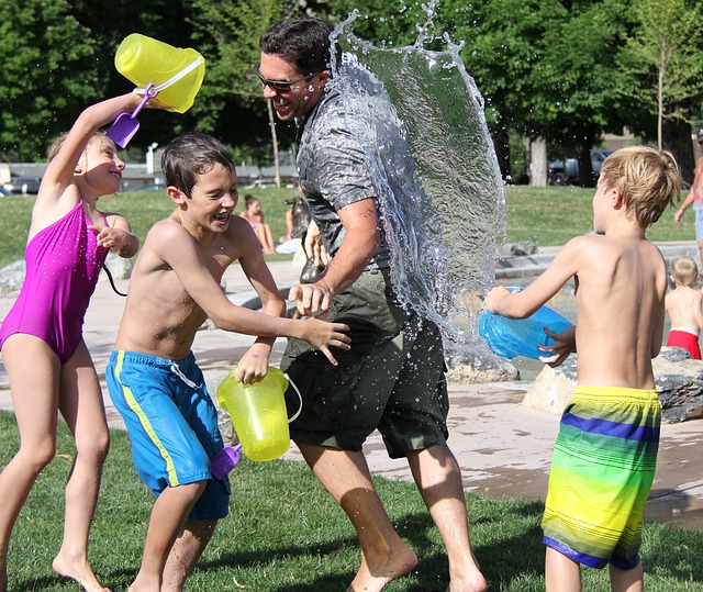data/water-fight-442257_640.jpg